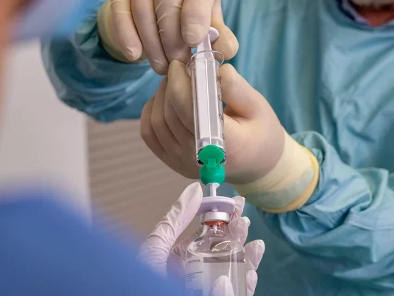 Pulmonale arterielle Hypertonie (PAH) Medikament wird eingefüllt